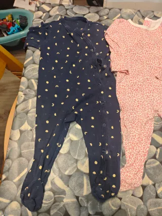 Lote 3 pijamas bebé 6-9 meses