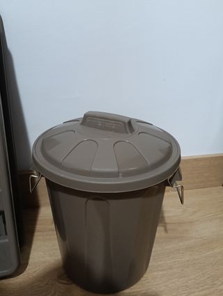 Escurreplatos y mini cubo basura