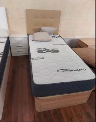 Armario blanco de madera