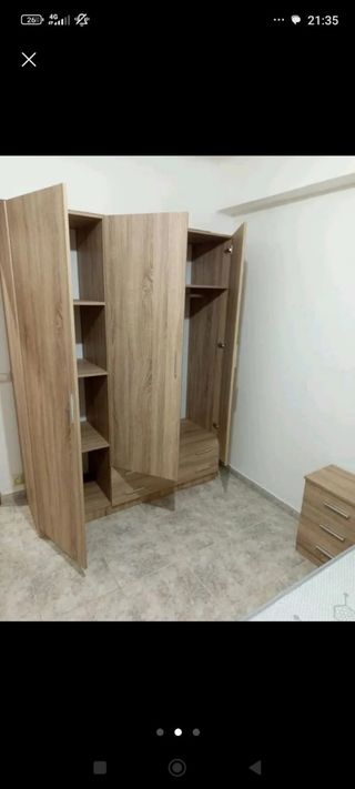 Armario blanco de madera