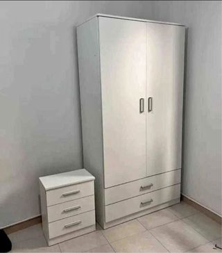 Armario blanco de madera