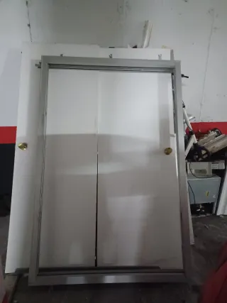 Ventana completa con rejas