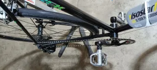 Bicicleta de carretera negra