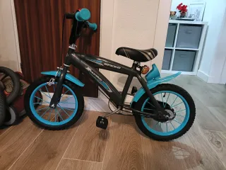 Bicicleta infantil azul y gris
