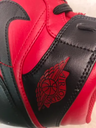 Nike Jordan 1 Mid Scarpe Rosse e Nere 44,5