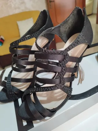 Scarpe eleganti nere con strass