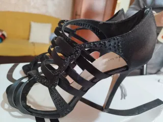 Scarpe eleganti nere con strass