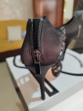 Scarpe eleganti nere con strass