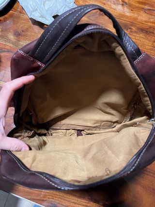 Mochila de cuero marrón y negro