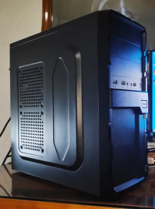 PC I5 10500, 16GB, RTX 2060 6GB.