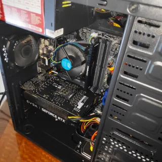 PC I5 10500, 16GB, RTX 2060 6GB.