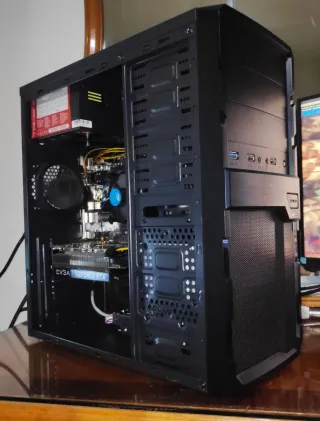 PC I5 10500, 16GB, RTX 2060 6GB.
