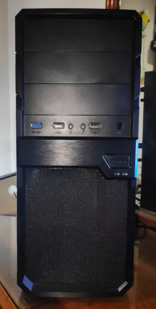 PC I5 10500, 16GB, RTX 2060 6GB.