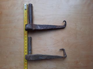 Conjunto de 3 herrajes antiguos de hierro forjado.