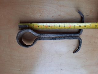 Conjunto de 3 herrajes antiguos de hierro forjado.