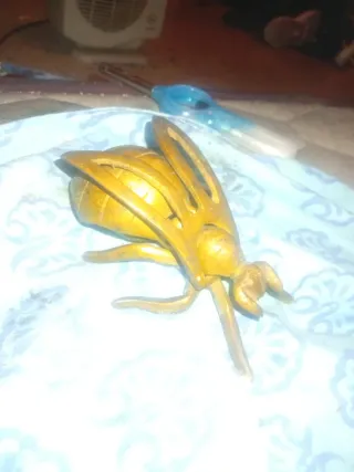 Cenicero diseño abeja dorado