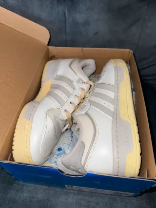 Adidas Rivalry Low 38 2/3