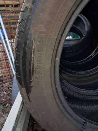 Neumáticos 225/55 R20