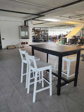 Tavolo alto stile bar con 4 sedie