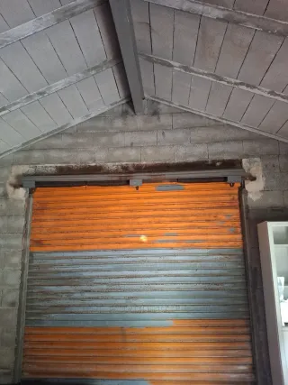 Persiana metálica enrollable