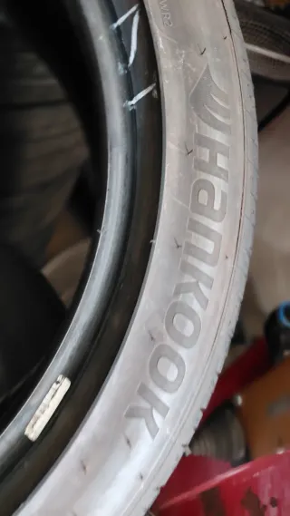 Neumático 215/45/17