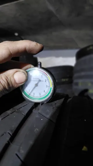 Neumático 215/45/17