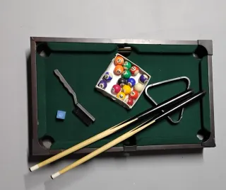 Mini mesa de billar con accesorios