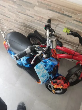 Moto Scooter Eléctrica Infantil 250W