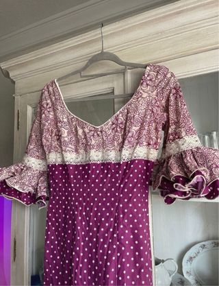 Traje de flamenca morado con lunares