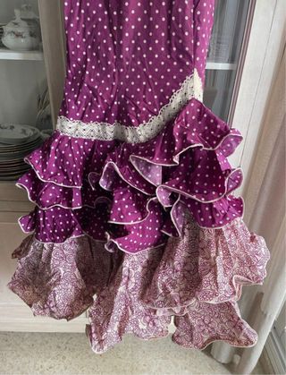 Traje de flamenca morado con lunares