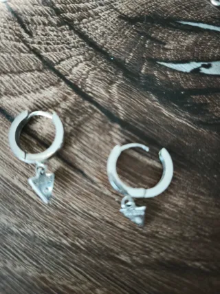 Conjunto Guess: Collar y Pendientes Triángulo