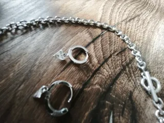 Conjunto Guess: Collar y Pendientes Triángulo