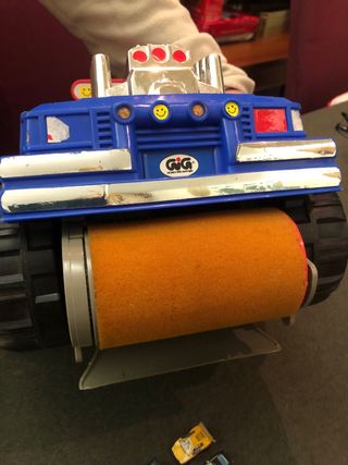 MicroMachines più Il Bestione Mangia Macchine Gig