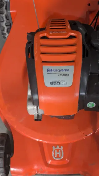 Cortacésped Husqvarna LC 235 S