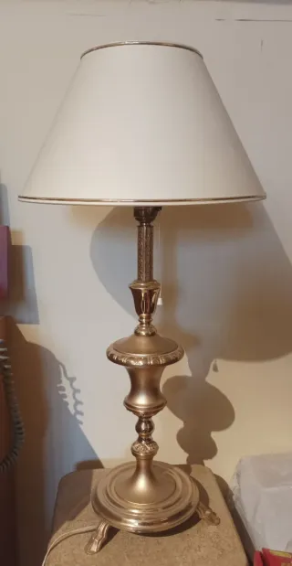 Lámpara de mesa antigua.