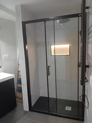 Instalación de suelos, cocinas, ventanas  y puerta