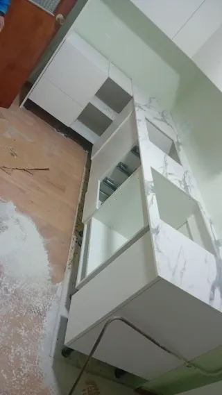 Instalación de suelos, cocinas, ventanas  y puerta