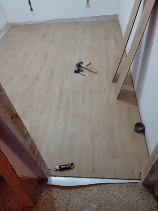 Instalación de suelos, cocinas, ventanas  y puerta