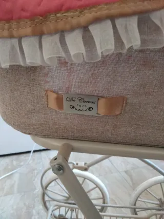 Carrito de muñecas rosa vintage