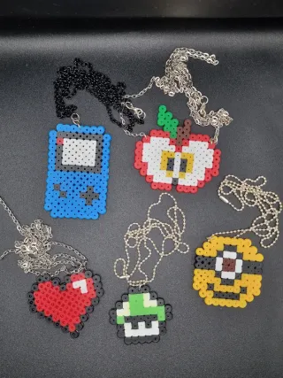 Lotto collane pixel art Pyssla