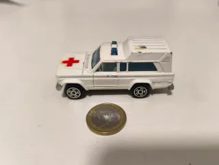 Ambulancia Jeep Majorette 1:64