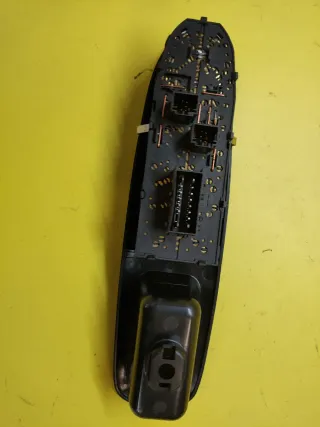 BOTONERA ELEVALUNAS ELEC PEUGEOT 406 BERLINA 8B