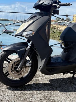 Kymco Agility City 125cc Negra