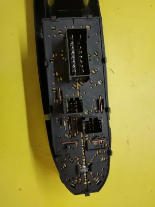 BOTONERA ELEVALUNAS PEUGEOT 406 BERLINA 8B