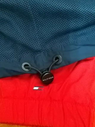 Cazadora Tommy Hilfiger Azul y Roja