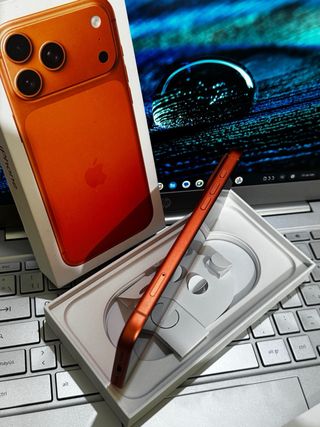 iPhone 17 Pro Max Naranja Impecable