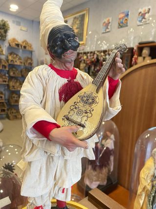 Pulcinella con mandolino