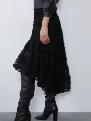 Falda Zara volante negra