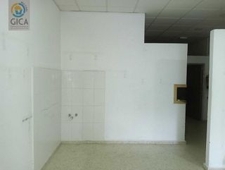 Local comercial en venta en La Granja-La Colina-Los Pastores en Algeciras
