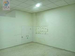 Local comercial en venta en La Granja-La Colina-Los Pastores en Algeciras